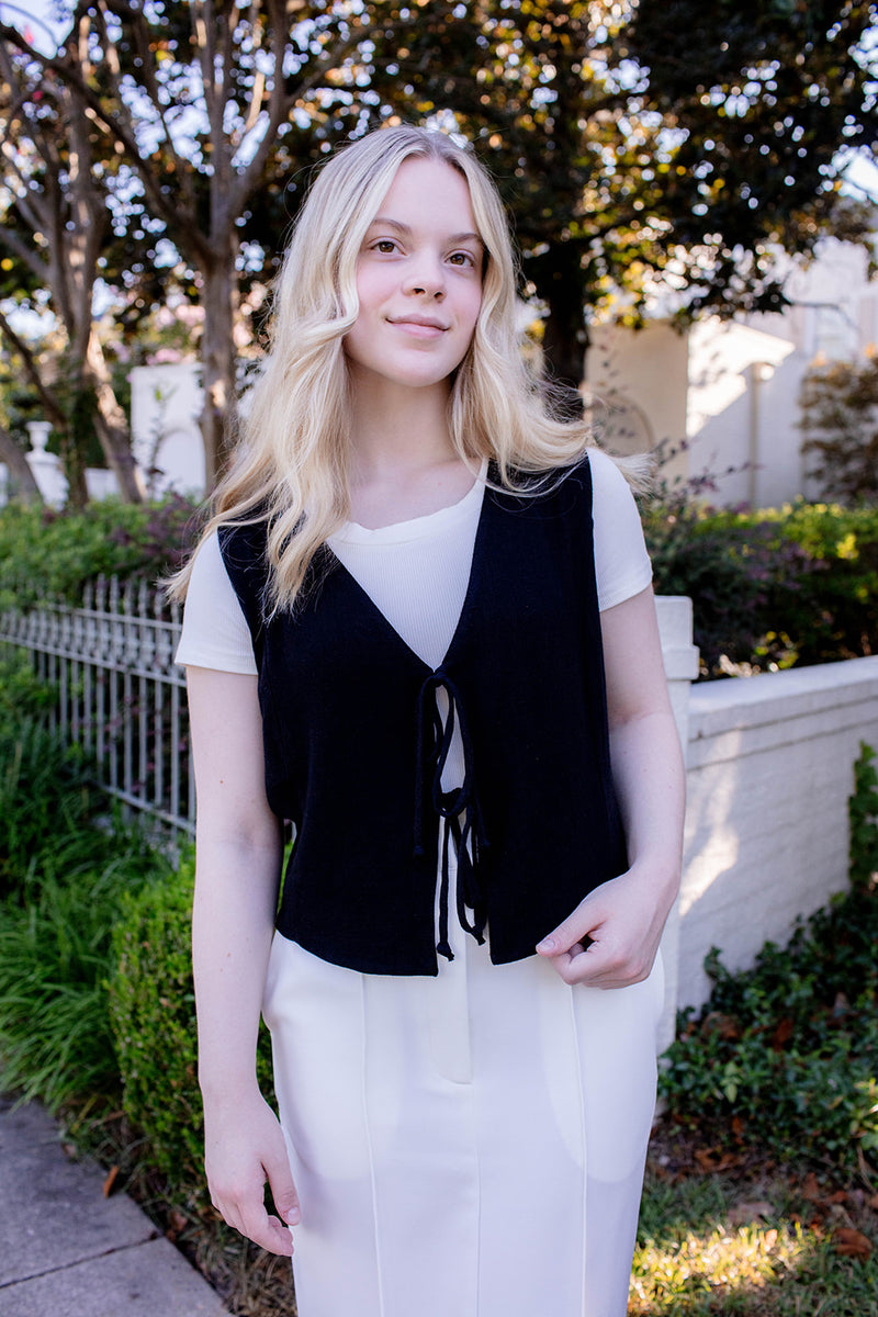 Delilah Linen Vest in Black