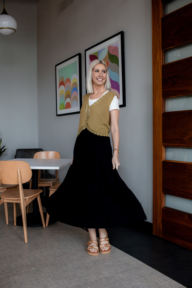 Hulvey Linen Skirt in Black